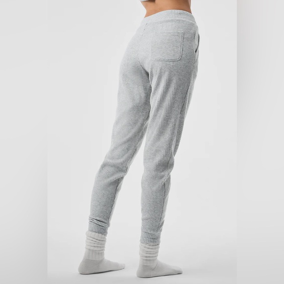 Alo Yoga Muse Sweatpant Grey Size Extra Small - Picture 3 of 12